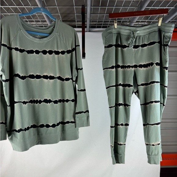Torrid Green Terry Crew Neck Long Sleeve Active Sweatshirt and Jogger Set 2X/3X - Picture 5 of 14